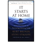 It Starts at Home: A Practical Guide to Nurturing Lifelong Faith:  Kurt Bruner, Steve Stroope: 9780802453259