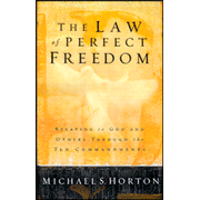 The Law of Perfect Freedom: Relating to God and Others through the Ten Commandments:  Michael Horton: 9780802463722