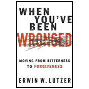 When You've Been Wronged: Moving from Bitterness to Forgiveness:  Erwin W. Lutzer: 9780802488978