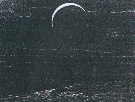 الأرض الرفيعة على شكل هلال